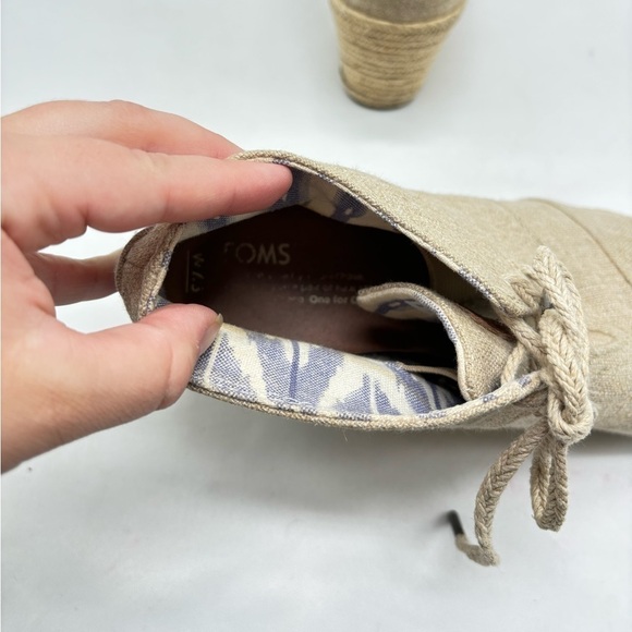 Toms cream color wedge heel botties size 7.5 - Picture 6 of 8